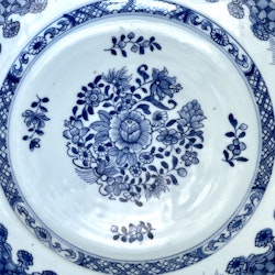 Qianlong Periode (1735-1796) blau weiße chinesische Porzellanschale