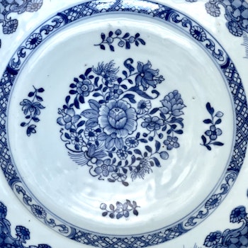 Période Qianlong (1735-1796) Plat en porcelaine chinoise