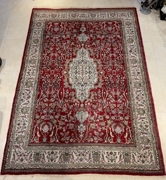 Handknuten Tabriz mattan, signerad ca 273 x 190 cm