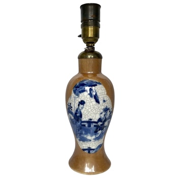 Qing dynastin (1644-1912) Kinesisk porslin vas/lampa, signerad