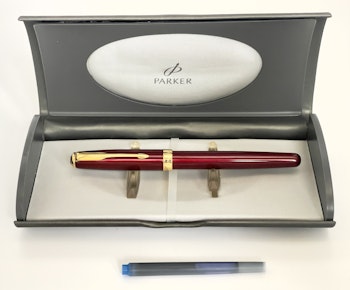 Parker Sonett Ruby rode vulpen met 18k gouden details