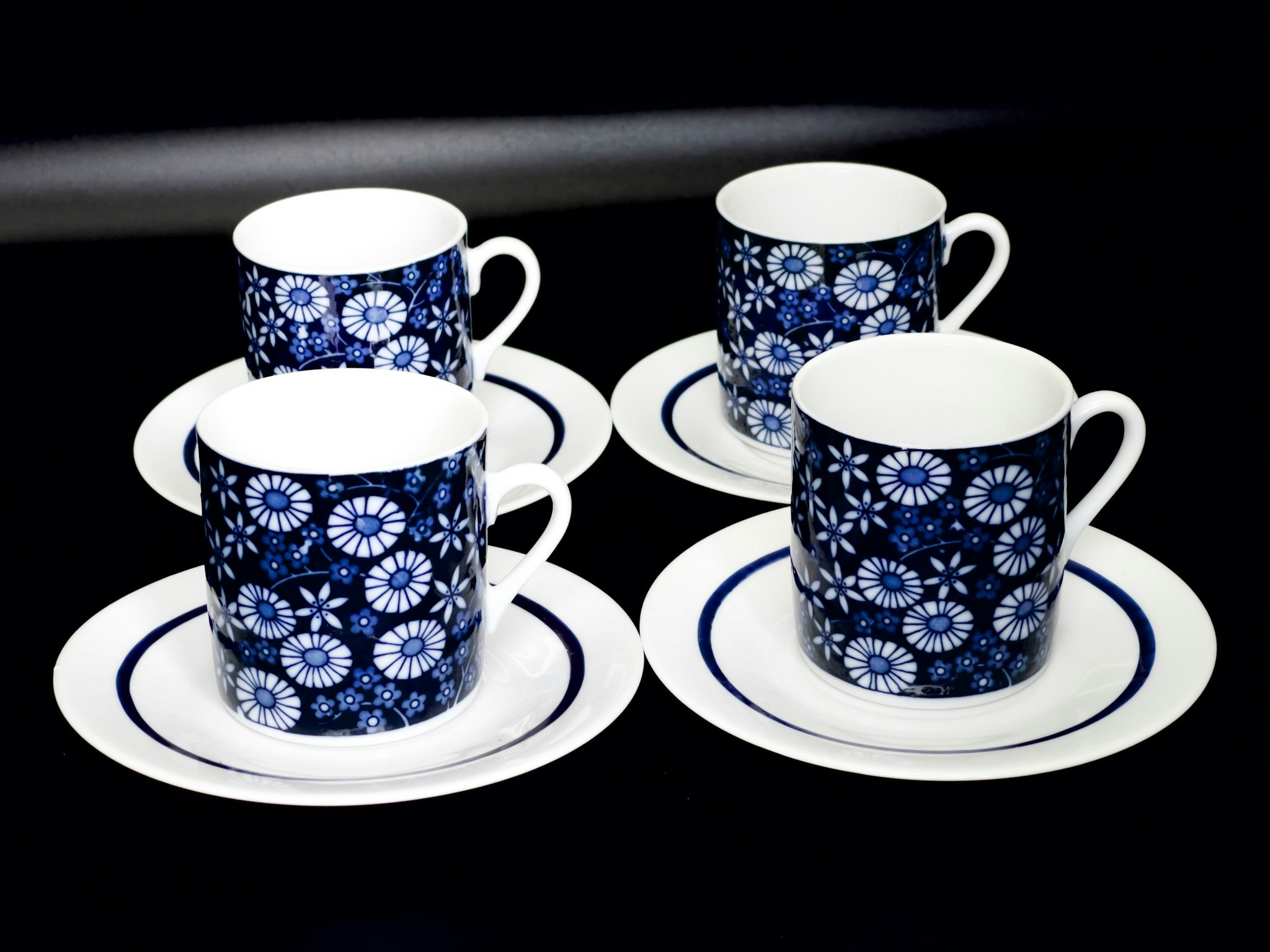 Vintage, 4 tasses à café en porcelaine