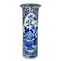 China, Qing dynasty (1644-1912) porcelain vase