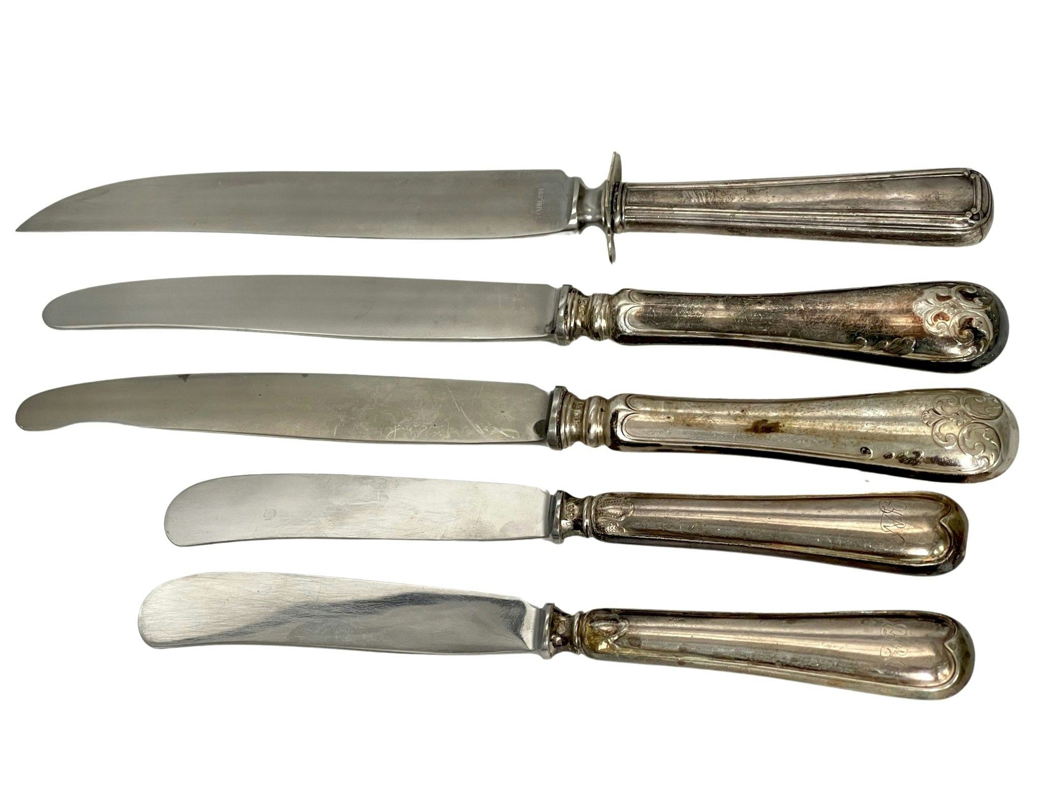 Forskellige modeller af sølvknive med stålblade ca 383 g