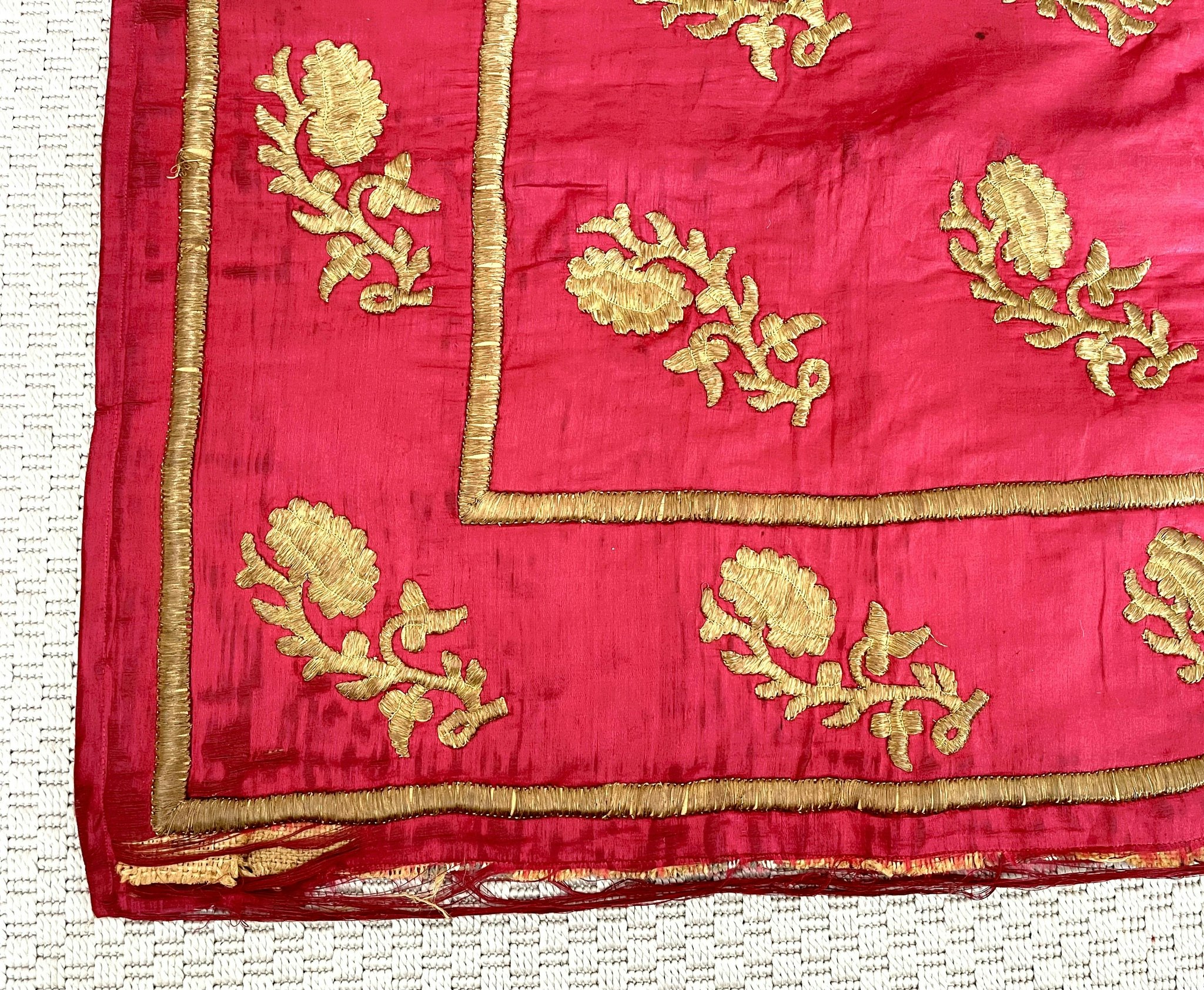 Broderie antique Serma, soie, Empire Ottoman, 17ème siècle, fil d'argent doré