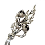 Spilla in argento 925 a forma di ramoscello stilizzato con fiori e foglie