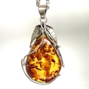 Luxurious Large Baltic Amber pendant with silver 925 necklace