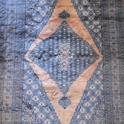 Hand-knotted Pakistani Meddalion rug, 240 x 160 cm