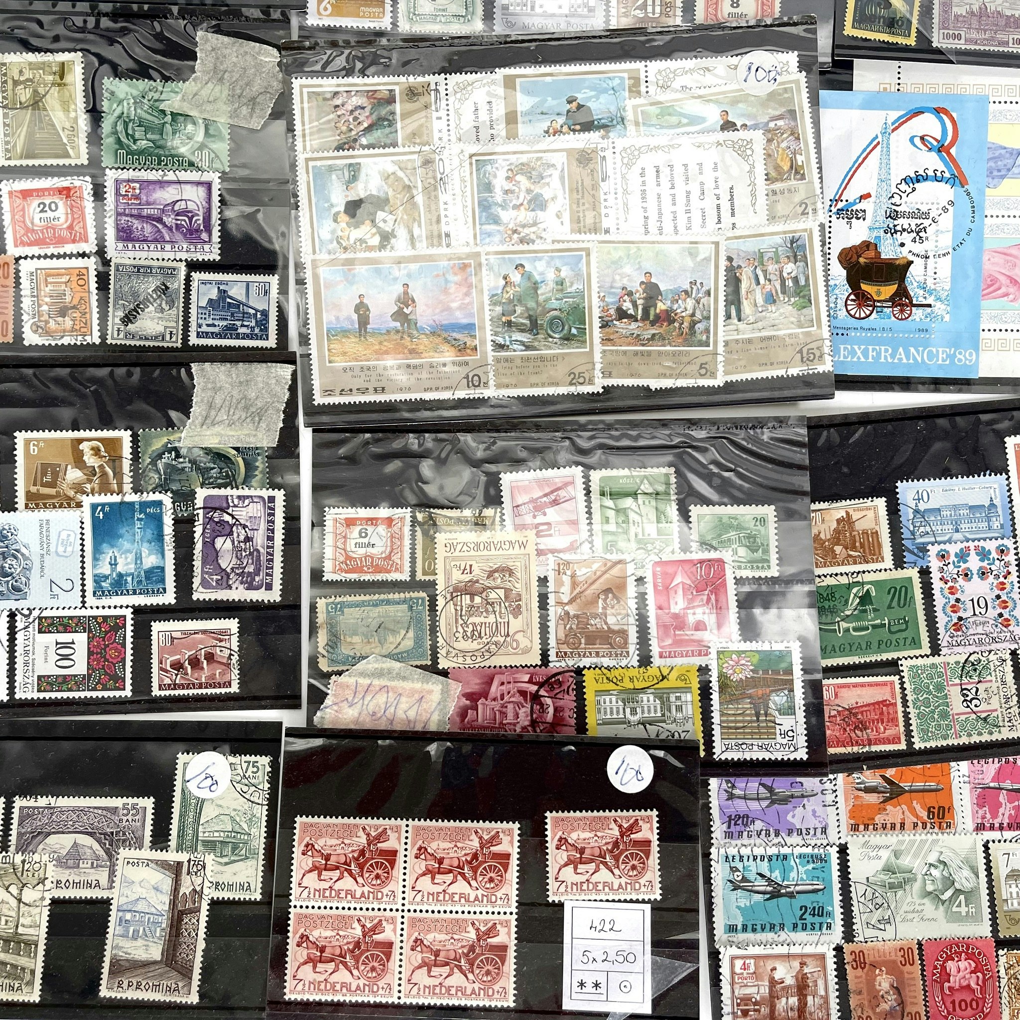 Colección de varios sellos y postales.