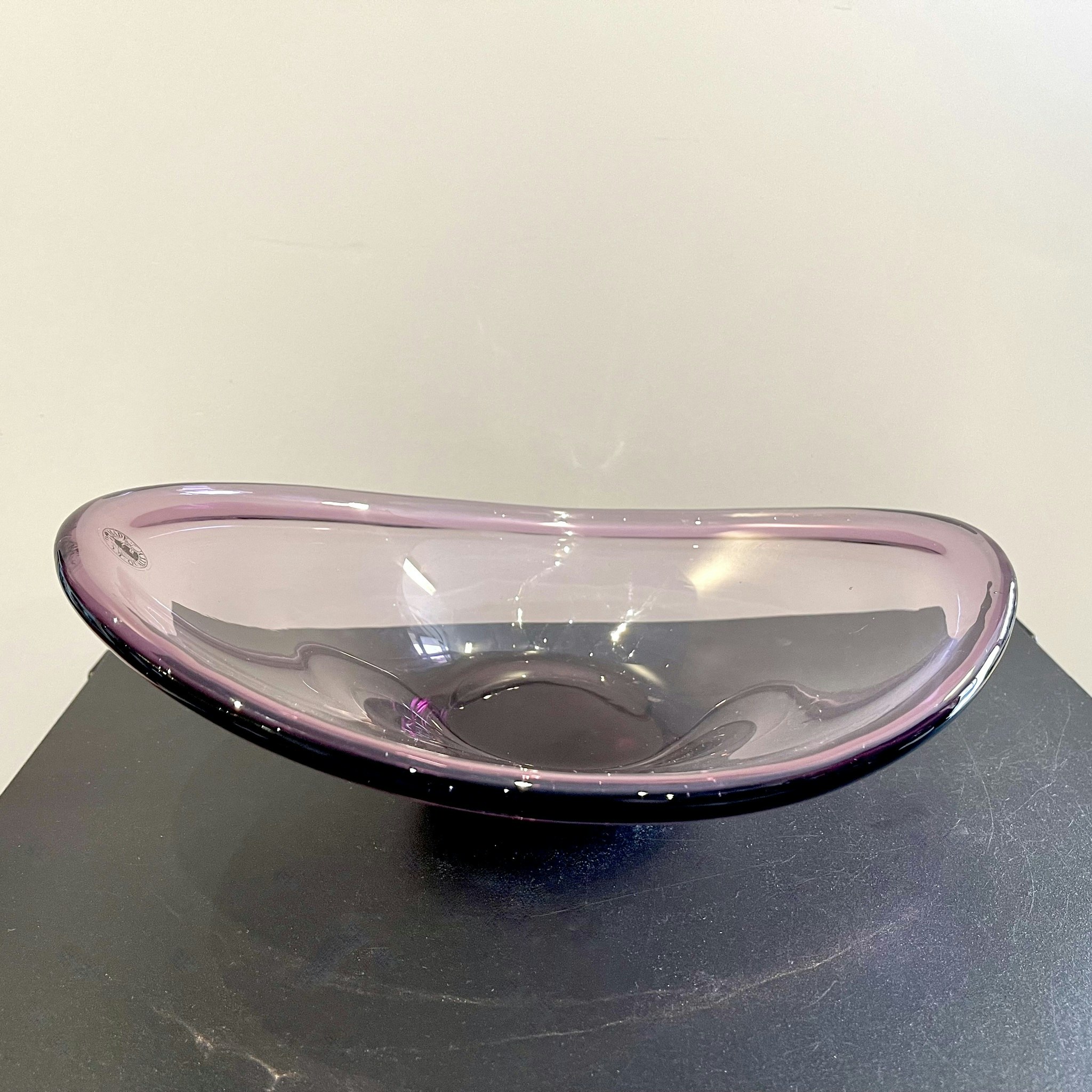 Lila glas skål, Troligen Gullaskruf för IKEA
