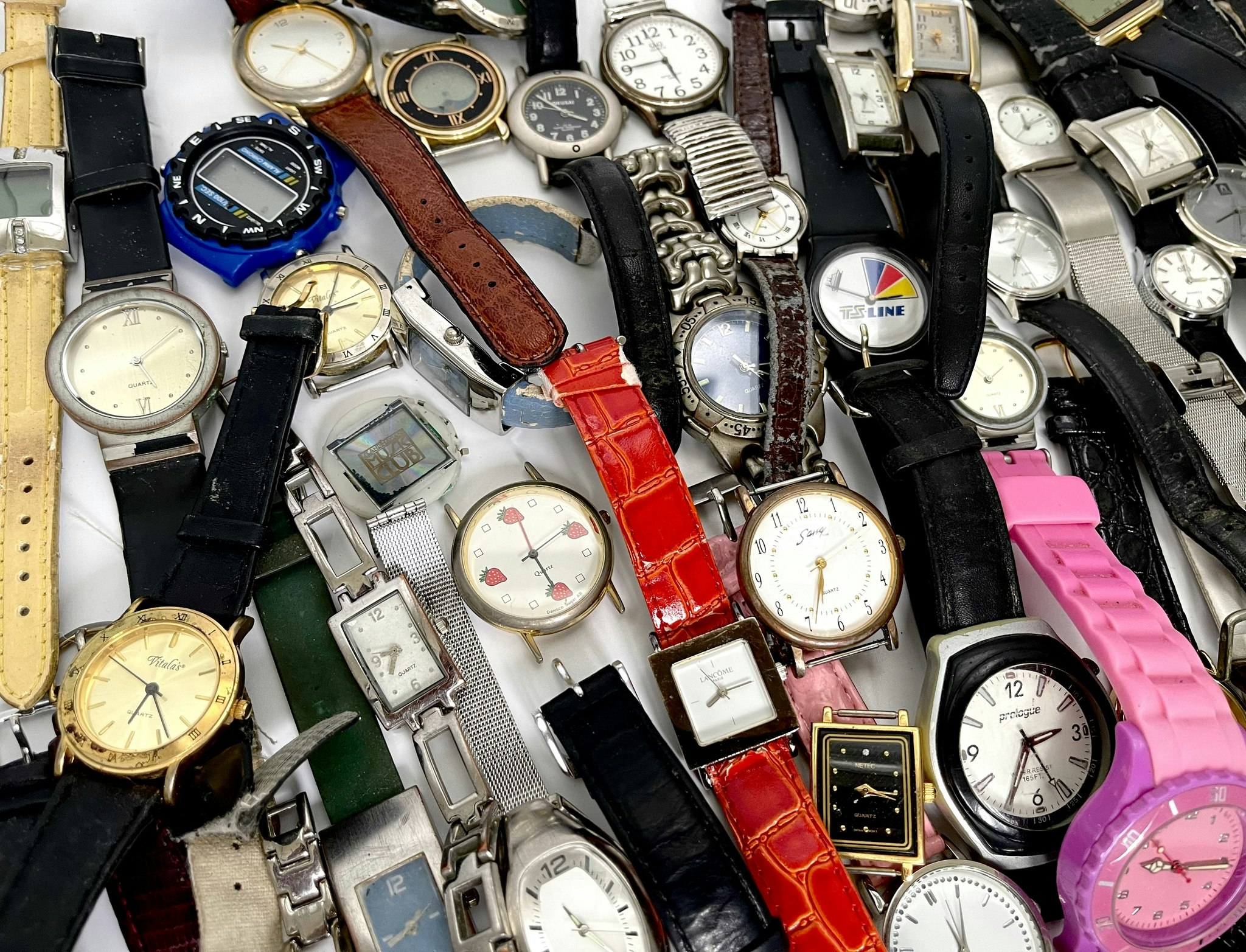 74 st, Parti armbandsur, blandade märken säljes som renoveringsobjekt