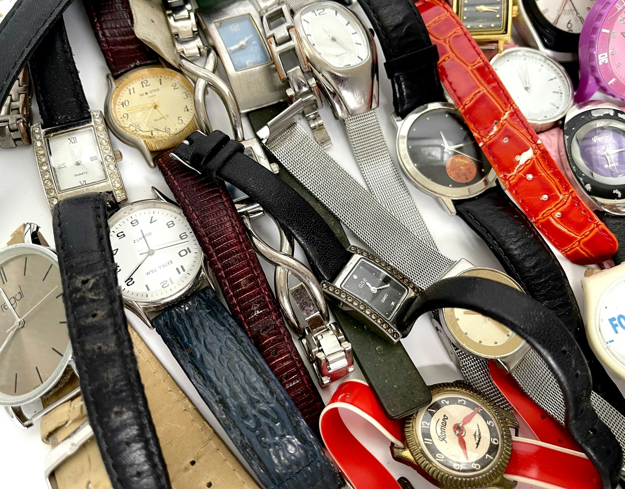 74 st, Parti armbandsur, blandade märken säljes som renoveringsobjekt