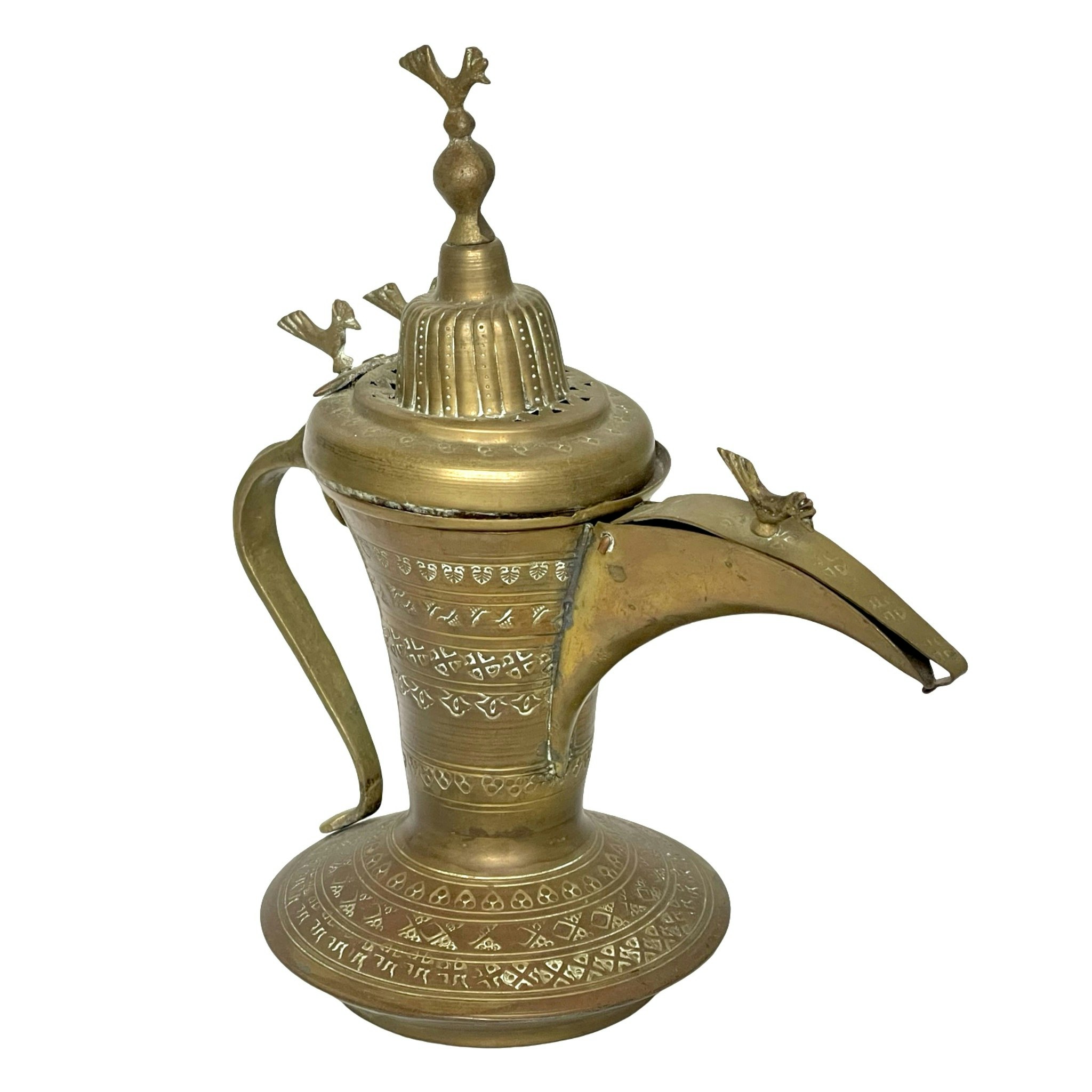 Antik Dallah kaffekanna, Dekorerad med geometriska symboler och fyra fåglar, Signerad