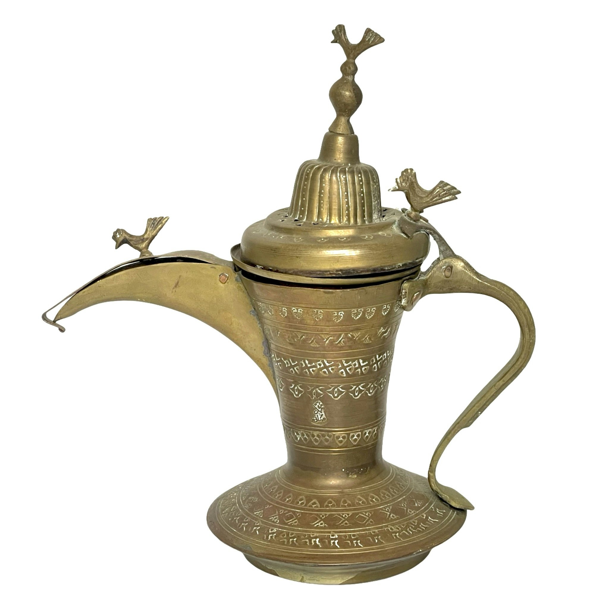 Antik Dallah kaffekanna, Dekorerad med geometriska symboler och fyra fåglar, Signerad