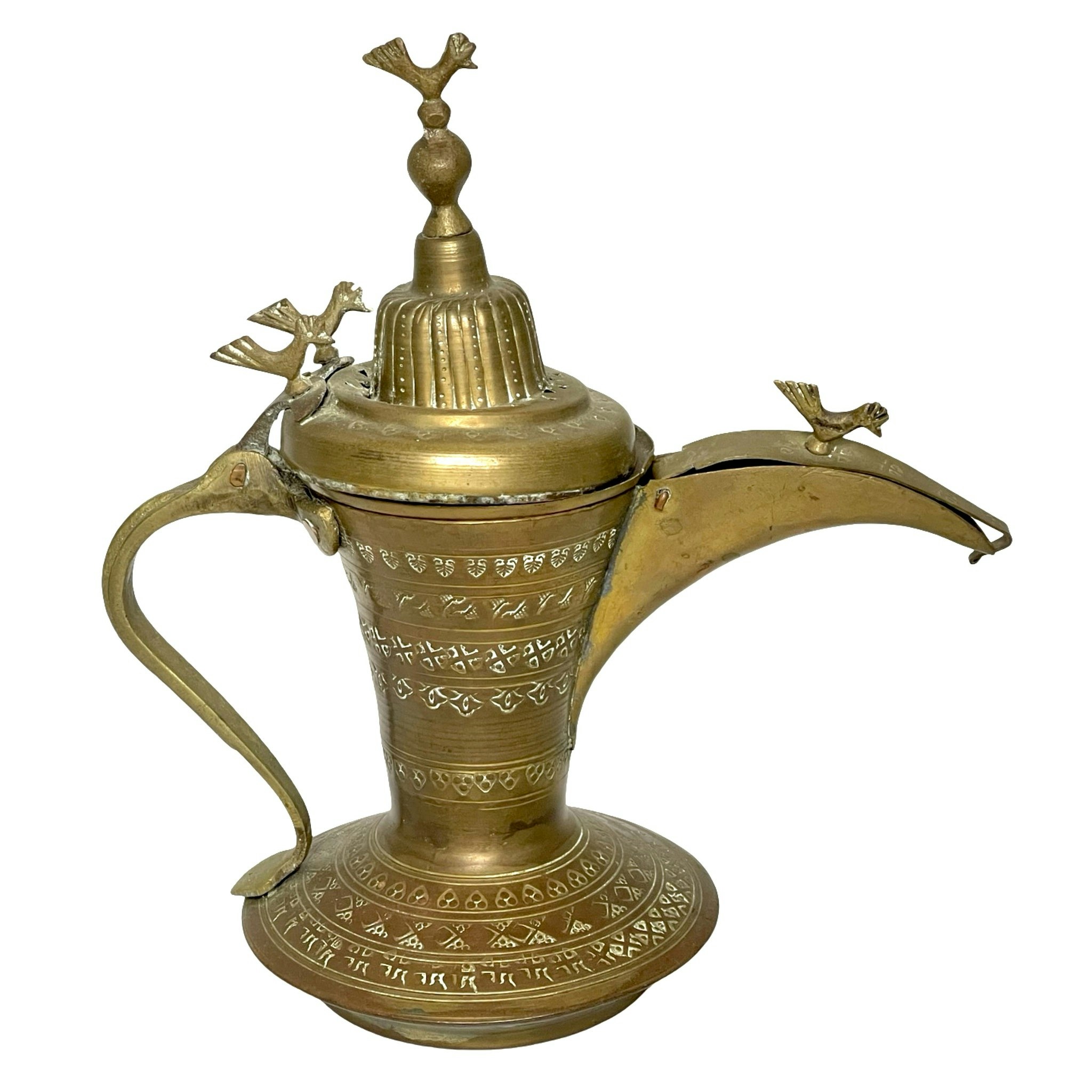 Antik Dallah kaffekanna, Dekorerad med geometriska symboler och fyra fåglar, Signerad