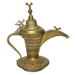 Antik Dallah kaffekanna, Dekorerad med geometriska symboler och fyra fåglar, Signerad