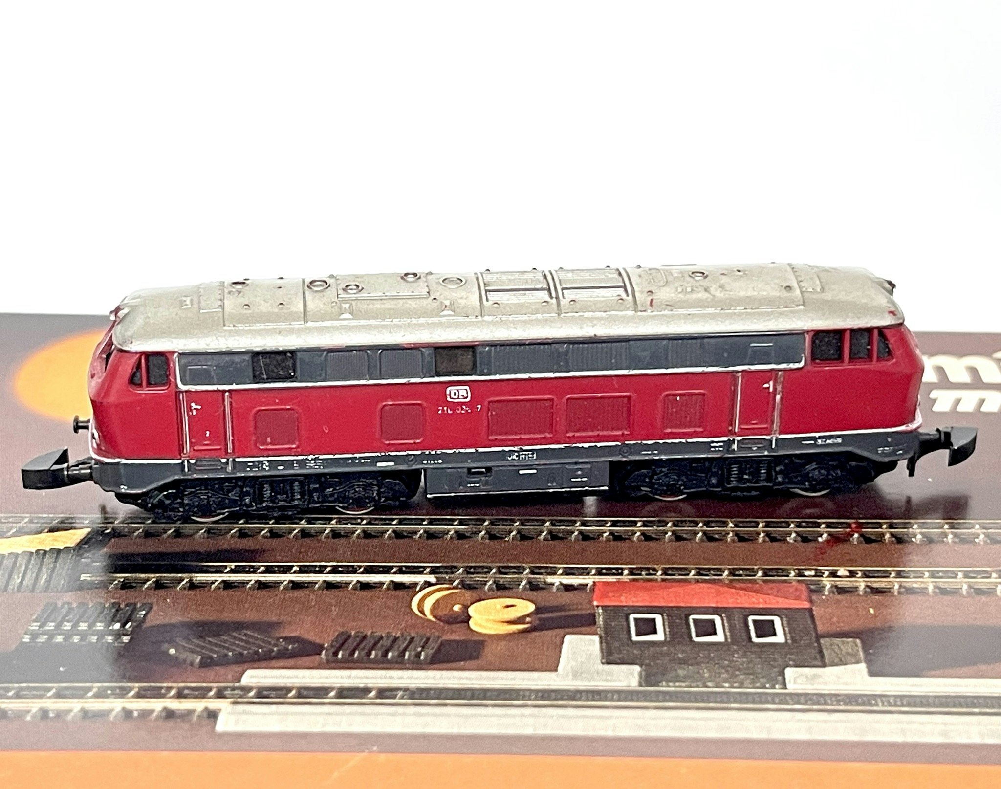 Märklin Z miniklubblokomotiv med anbud 24 058 & 216 025-7