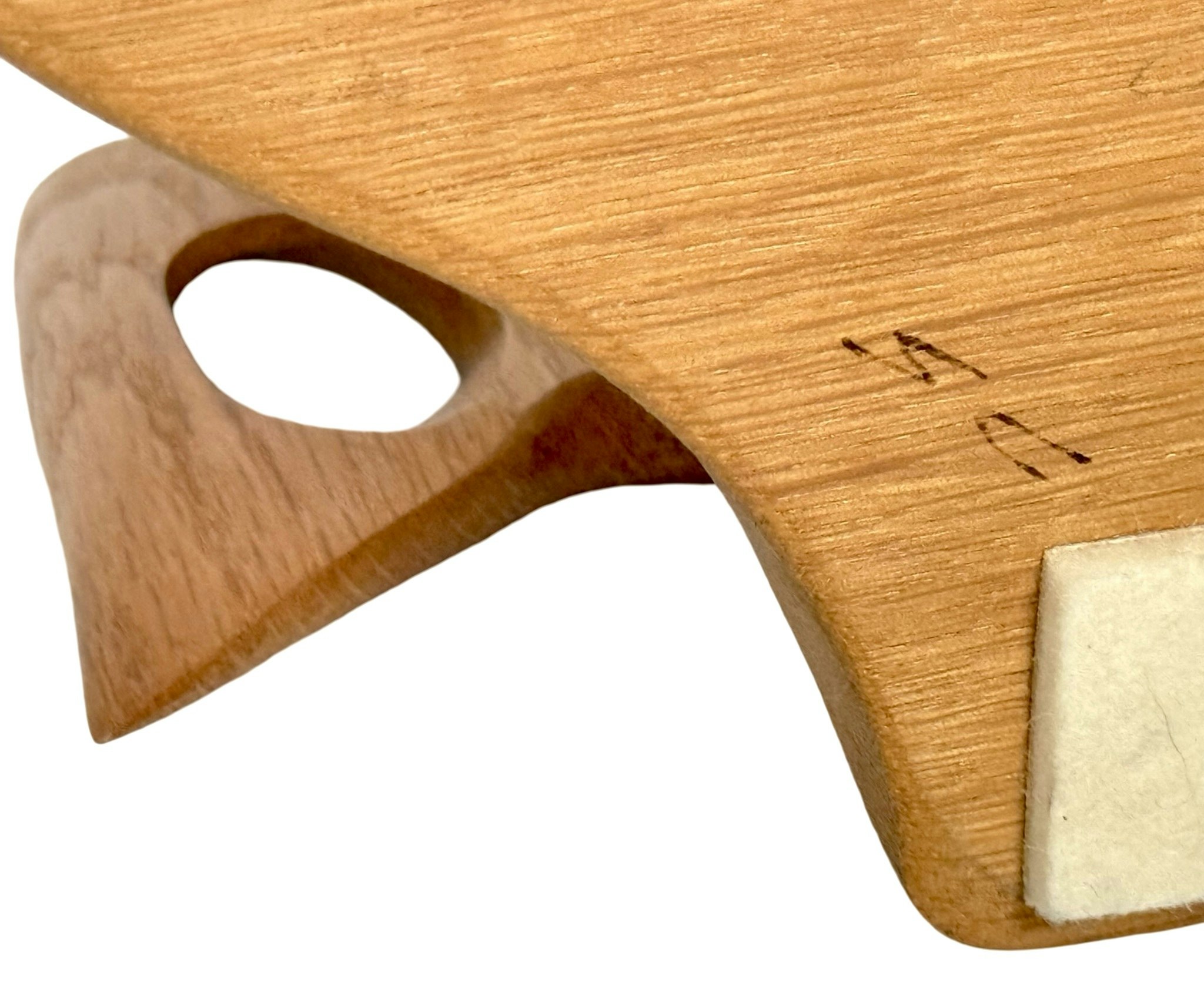 Pipställ i teak, Design av konstnären Sainaimen, Signerad Hantverk