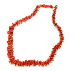 Antik röd korall halsband