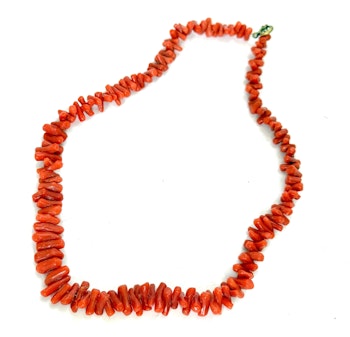 Antik röd korall halsband