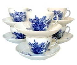 Royal Copenhagen 1:a sortering, Blå blomster, 6 st kaffekoppar med fat 1549