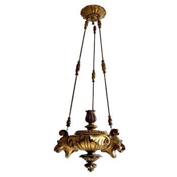 Antiek verguld hout met sierlijke details plafondlamp, voor een kaars, Rococo 18e eeuw