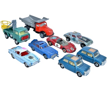 8 kpl, Corgi Toys -leluautot