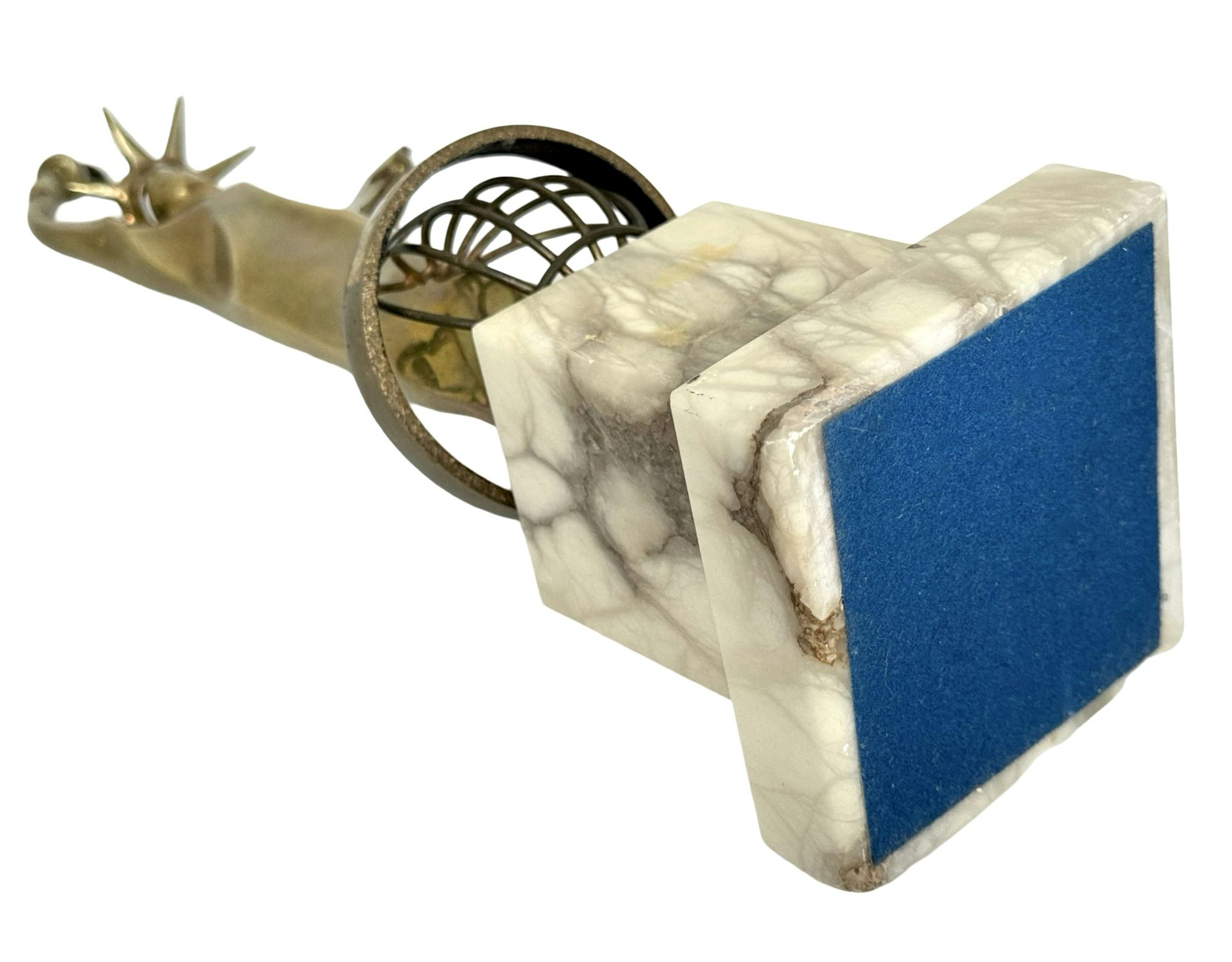 Frihetsgudinnan skulptur med marmorsockel, X Golden America Award For Quality