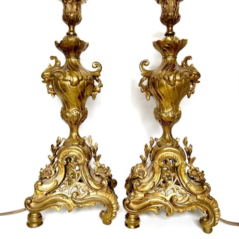 Antiikkiset pöytävalaisimet 1 pari, Kynttilänjalat, Messinki 1800-luku