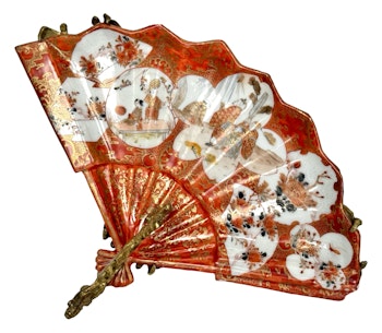 Plat en porcelaine japonaise à montures en laiton doré, XIXe siècle