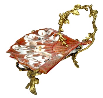 Plat en porcelaine japonaise à montures en laiton doré, XIXe siècle