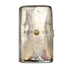 Cigarettetui med monogram. H. J. Plet, Danmark