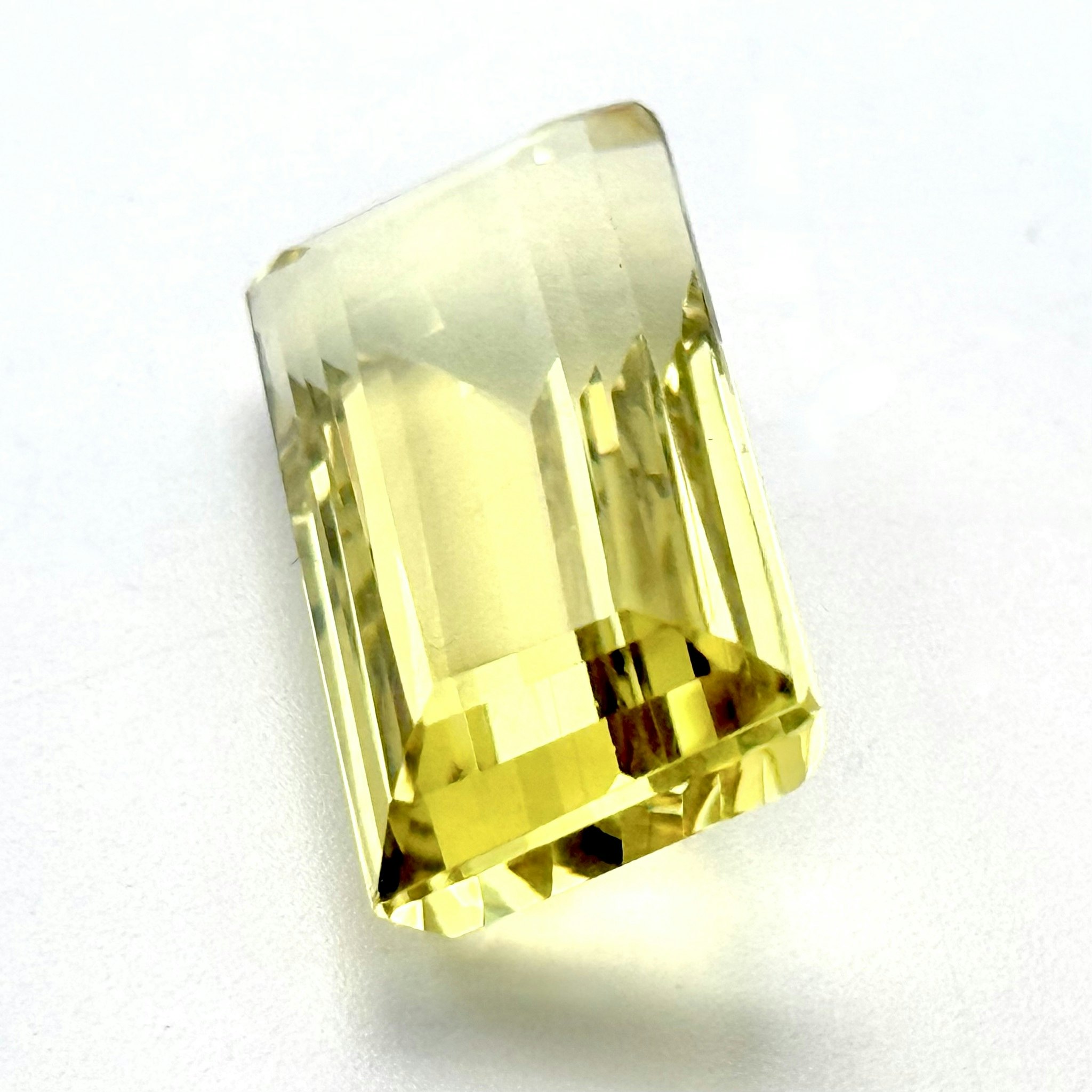 25.95 Karat naturlig obehandlad Citrin med certifikat