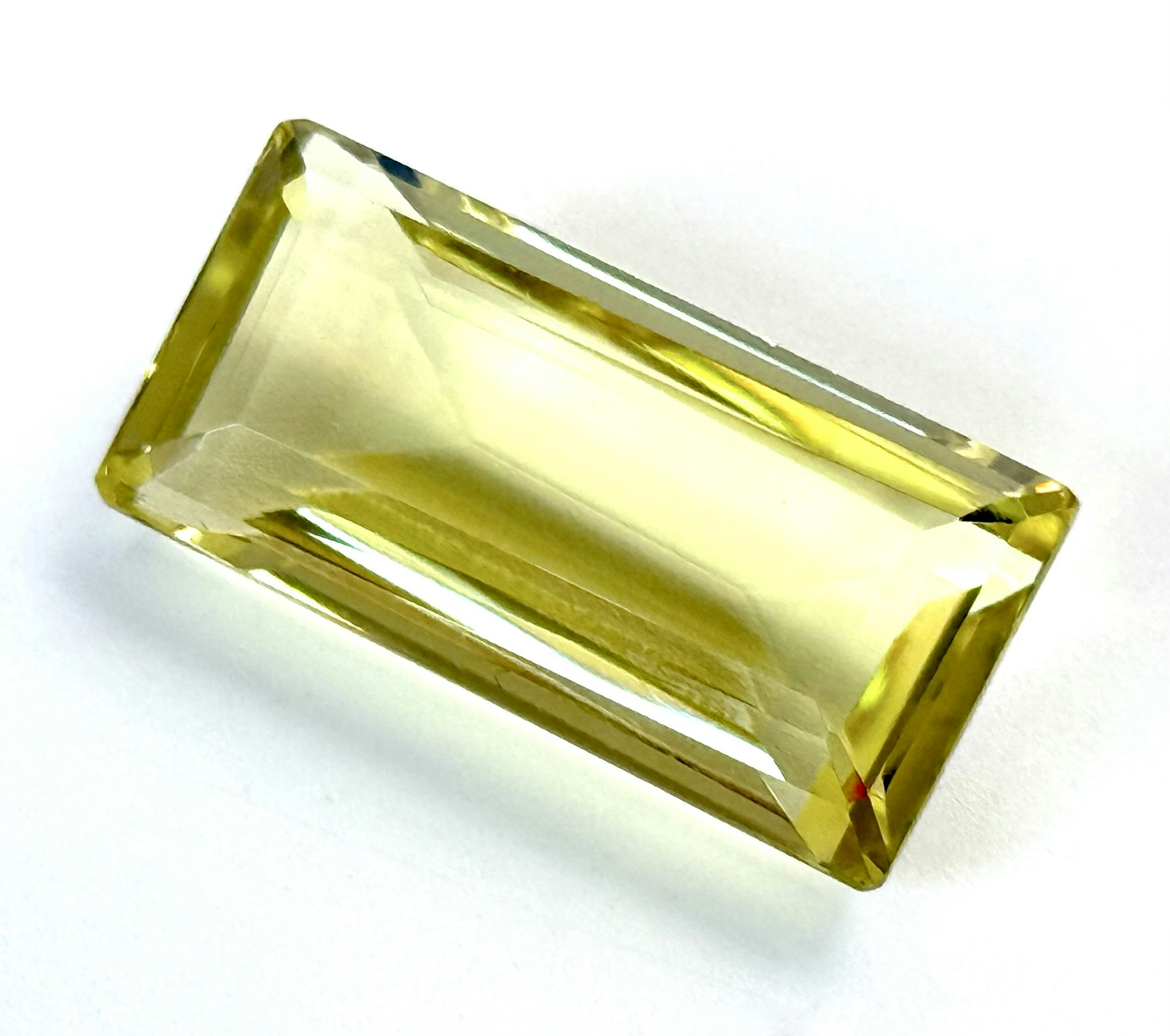 25.95 Karat naturlig obehandlad Citrin med certifikat