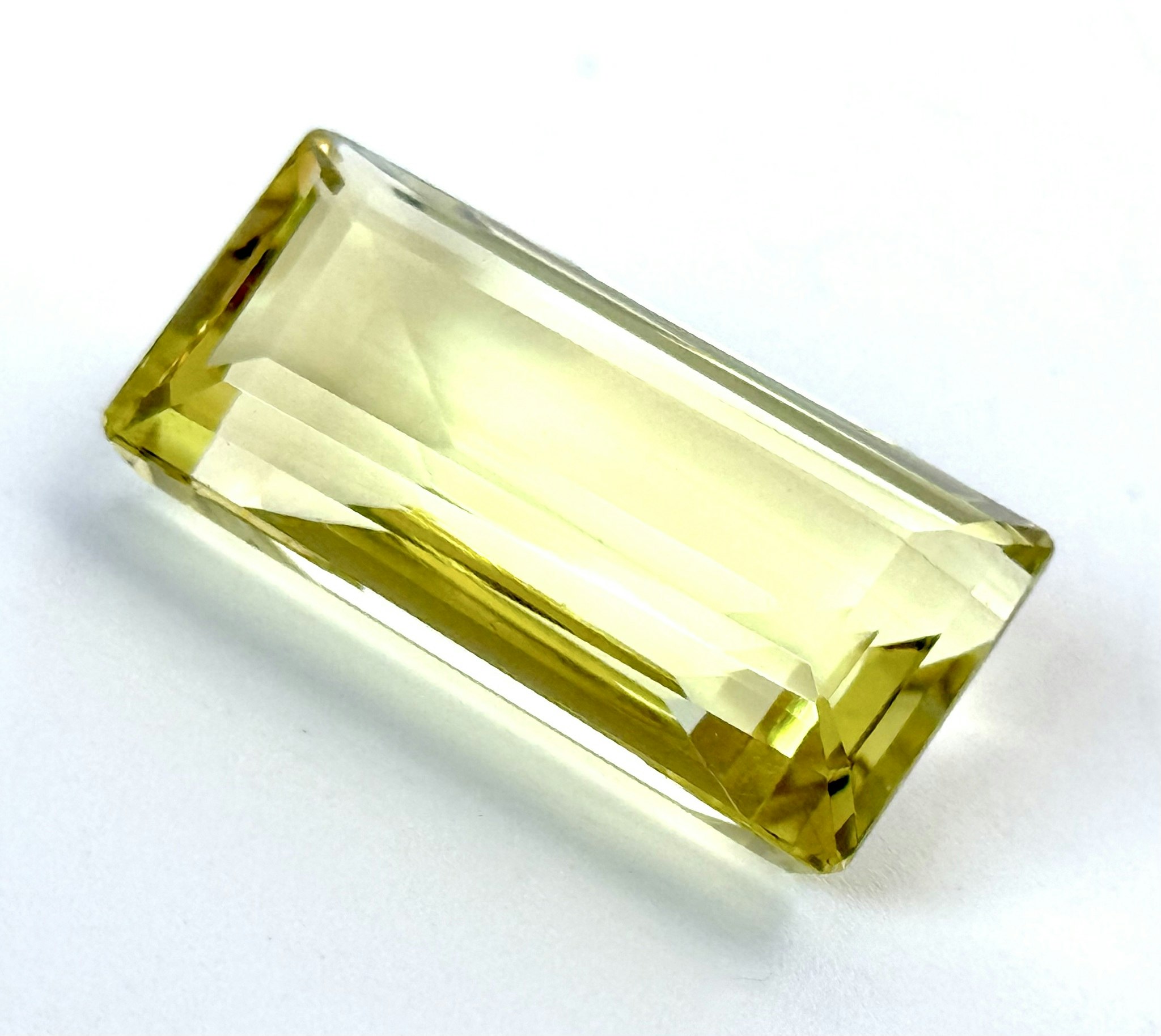 25.95 Karat naturlig obehandlad Citrin med certifikat