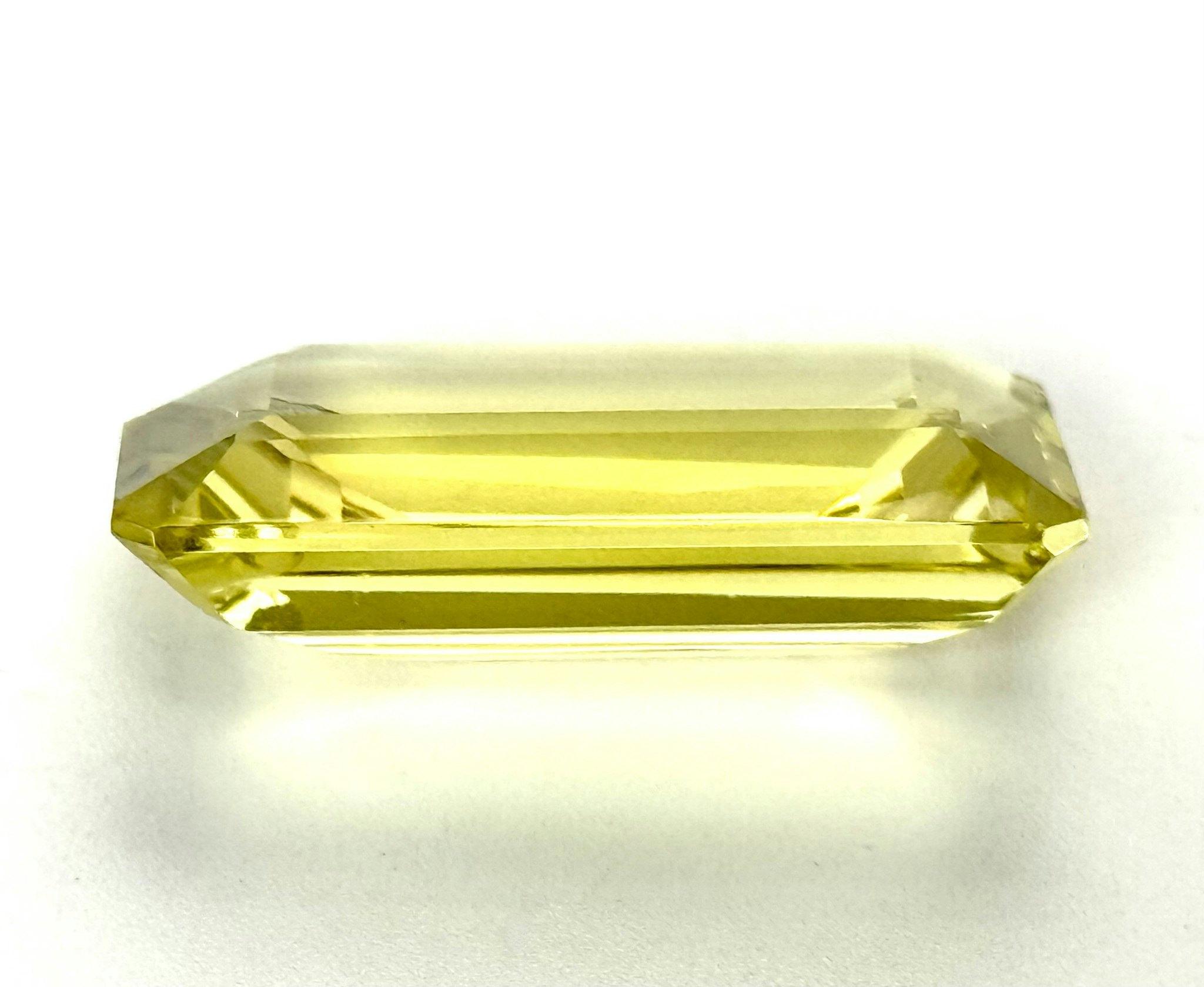 23.96 Karat naturlig obehandlad Citrin med certifikat
