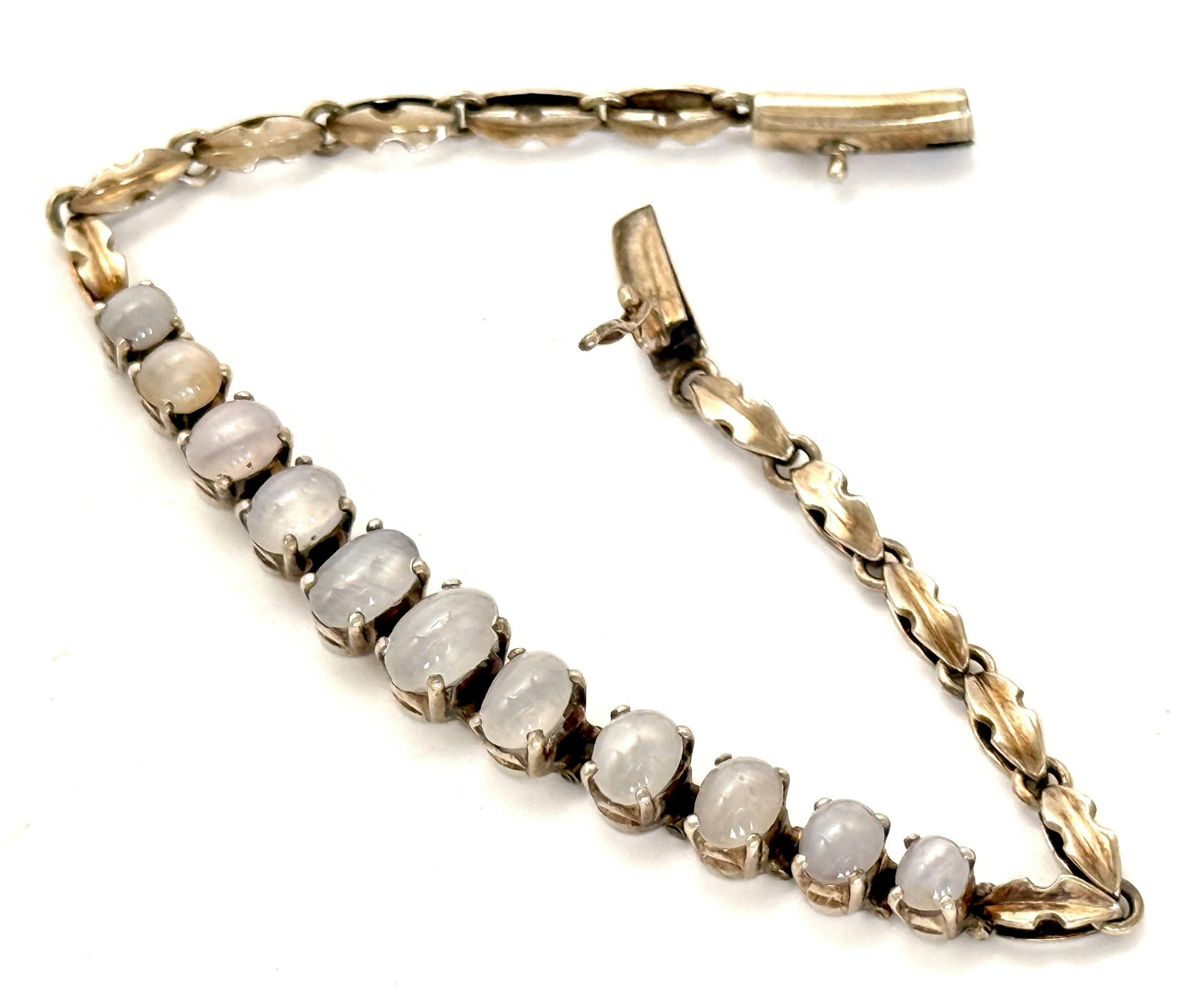 ARMBAND mittdekor av 11 stjärnsafirer