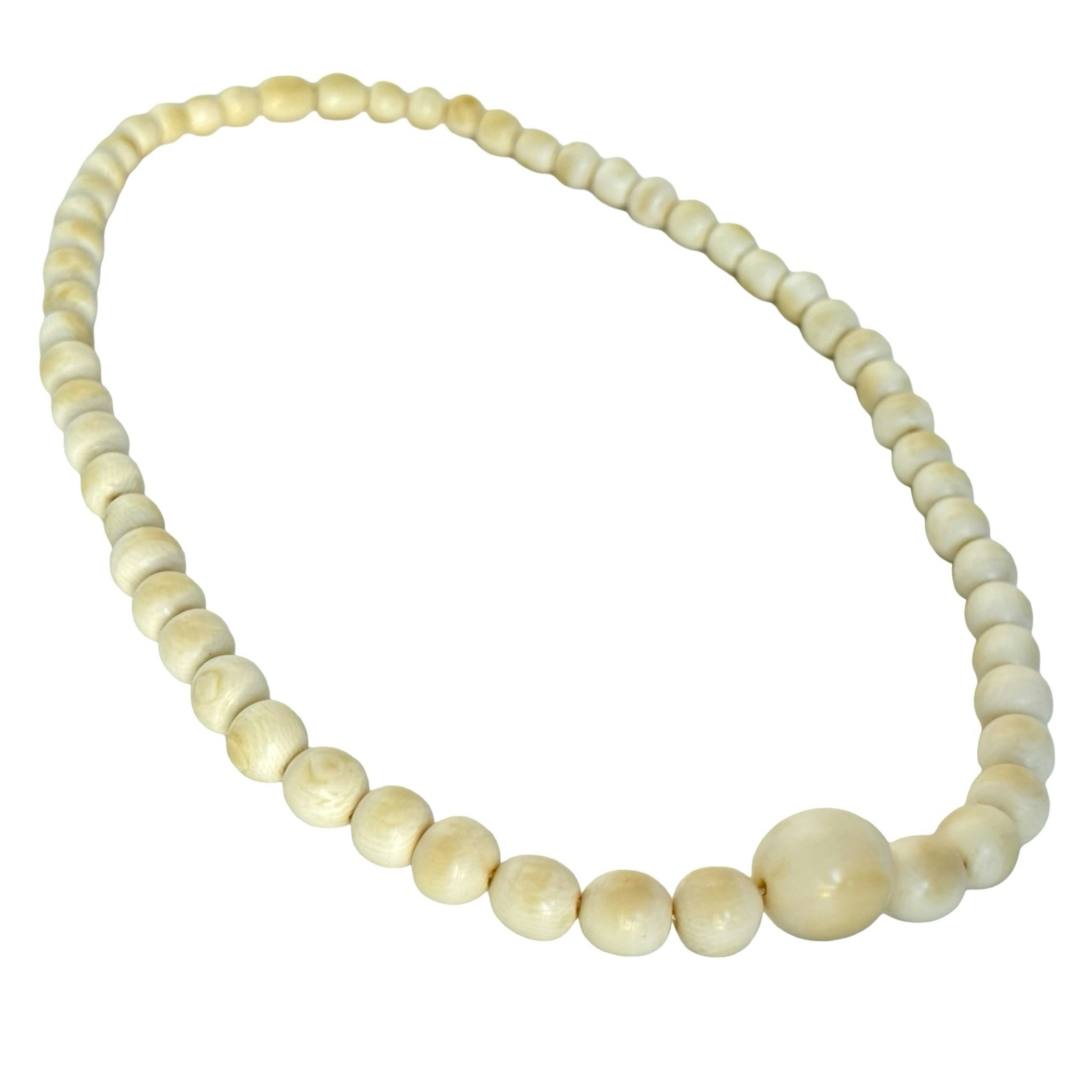 Antik halsband av elfenben, 1800-talet