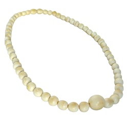 Antik halsband av elfenben, 1800-talet