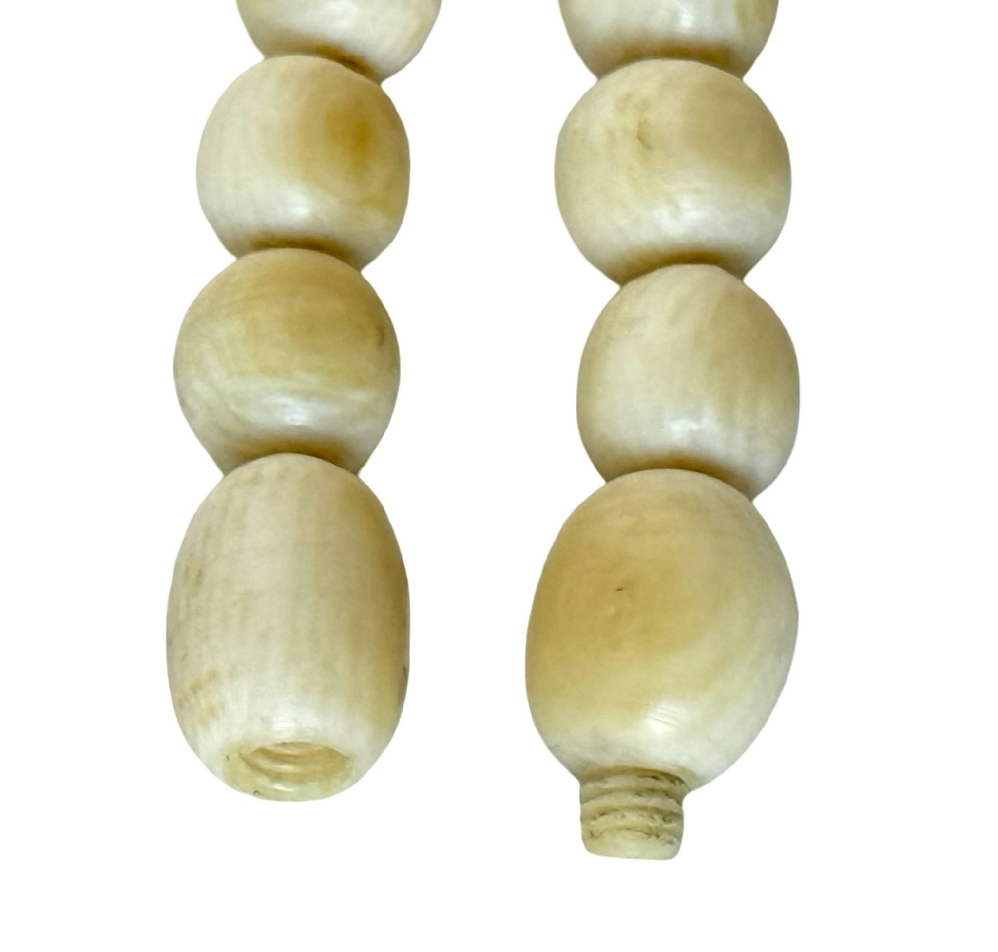 Antik halsband av elfenben, 1800-talet