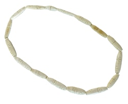 Antik skuret halsband av elfenben