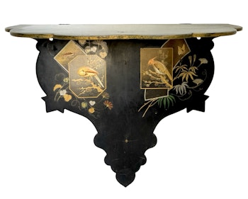 Étagère murale japonaise antique peinte à la main sur laque noire