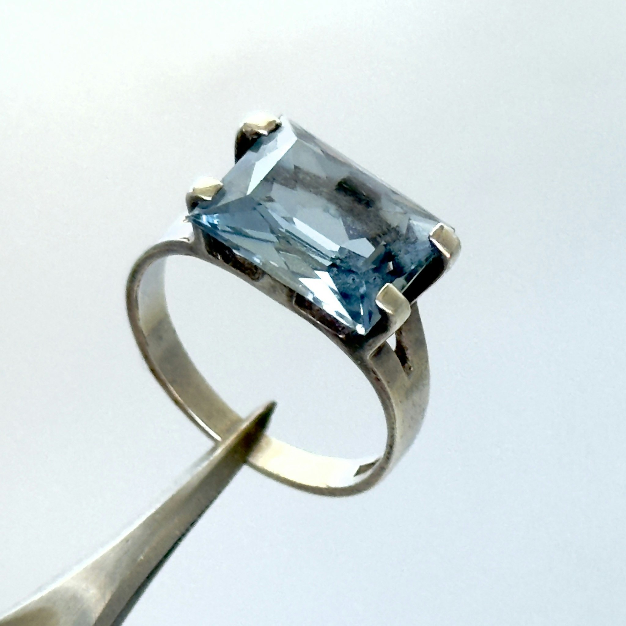 H&B Ring silver, en blå slipad Topas, ca 5 karat