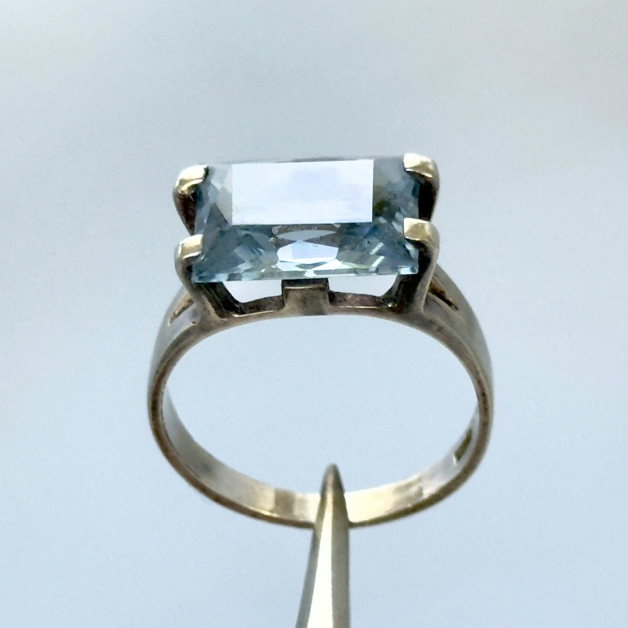 H&B Ring silver, en blå slipad Topas, ca 5 karat