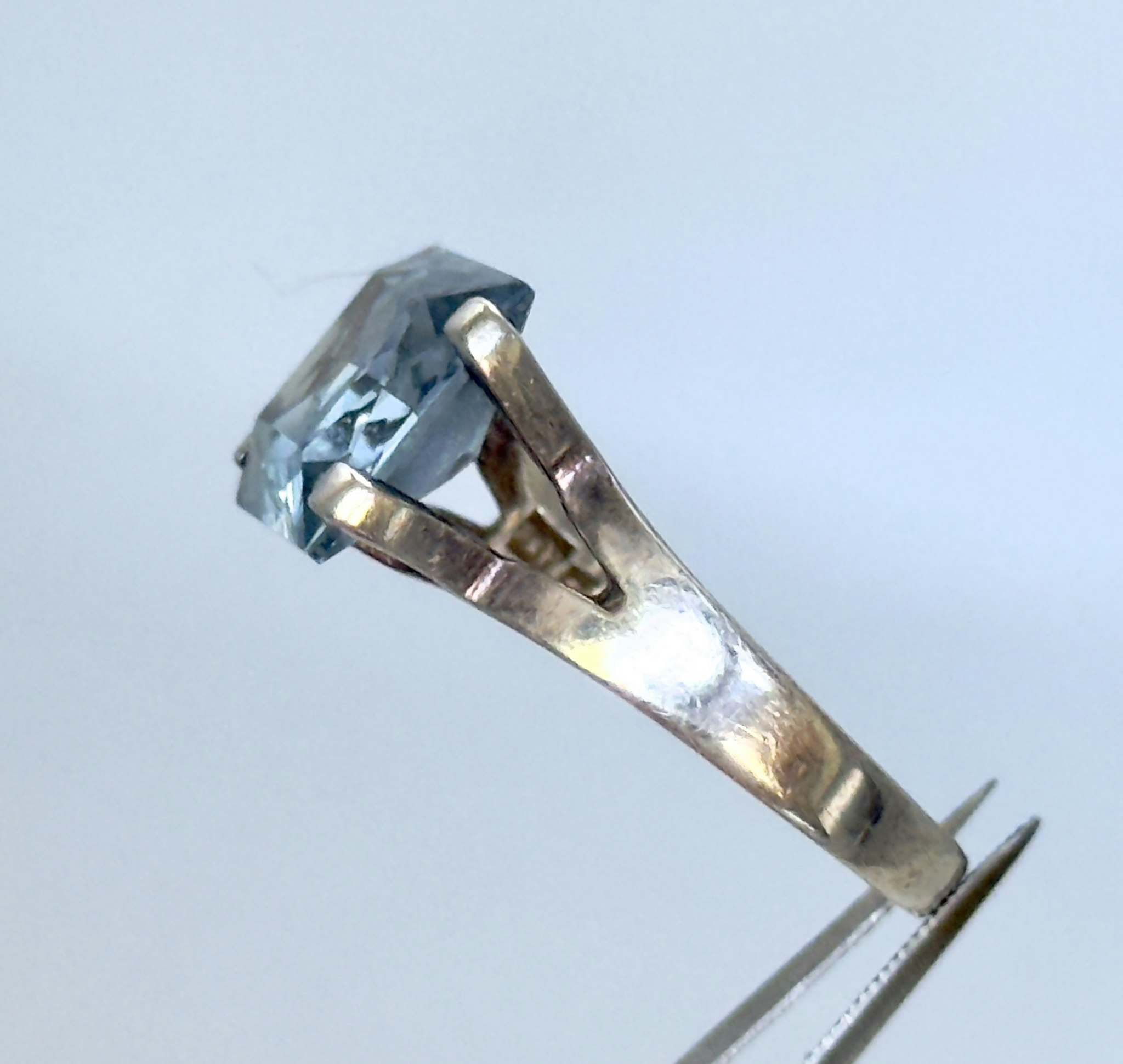 H&B Ring silver, en blå slipad Topas, ca 5 karat