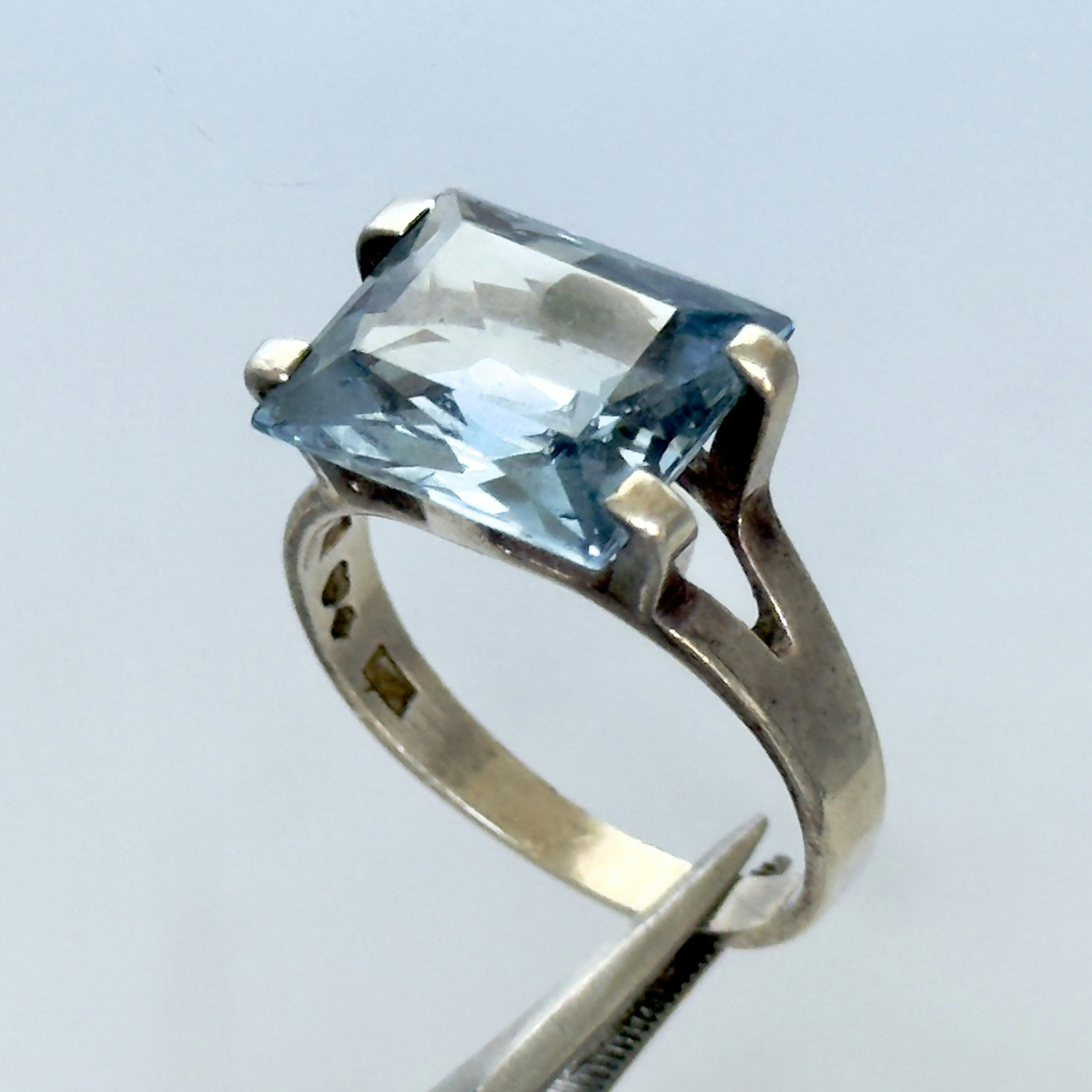 H&B Ring silver, en blå slipad Topas, ca 5 karat