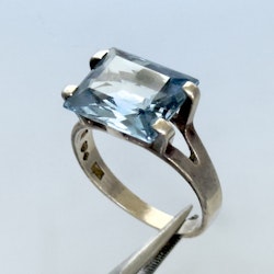 H&B Ring silver, en blå slipad Topas, ca 5 karat