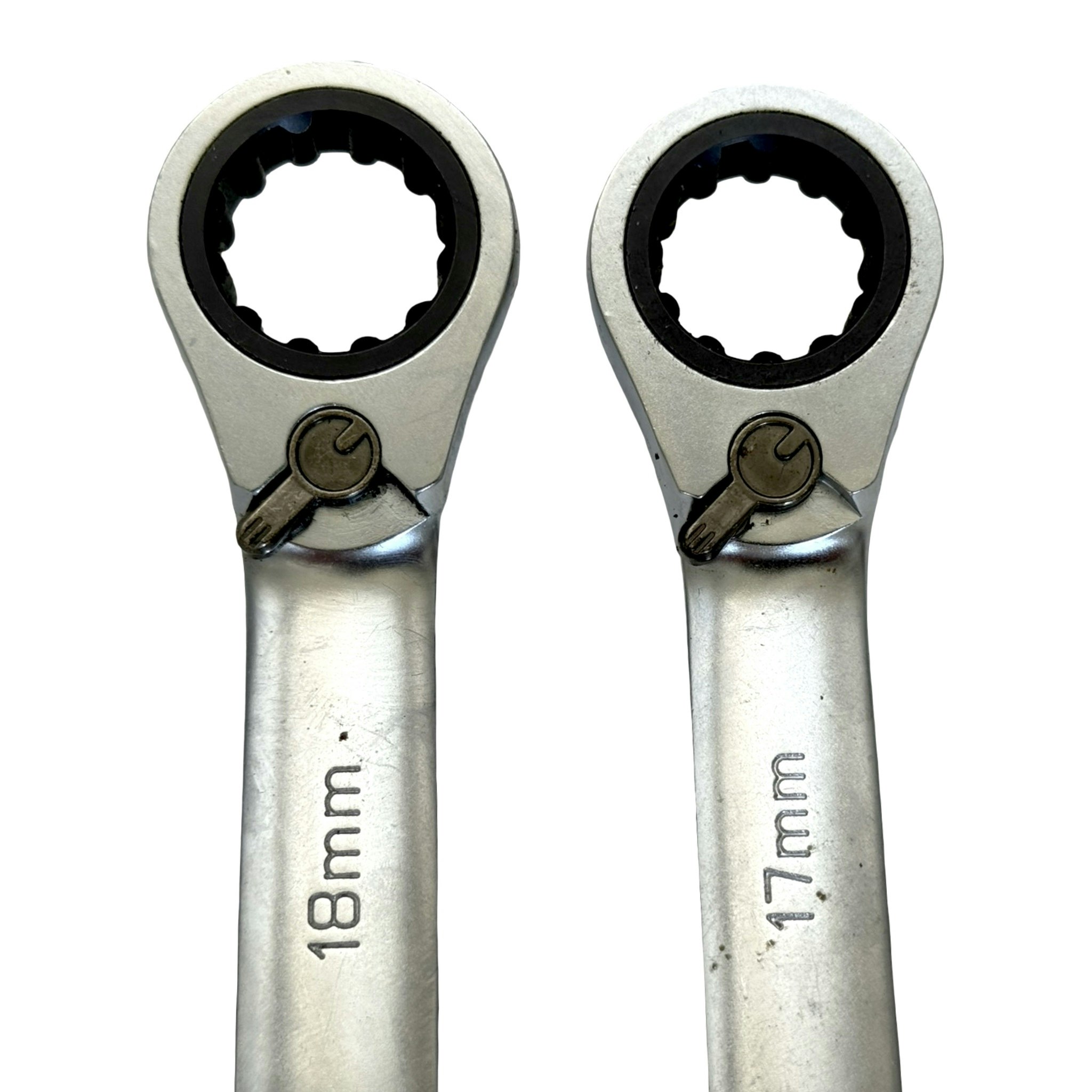2 st,Ringnyckar Vanadium med spärrfunktion, 17 & 18 mm