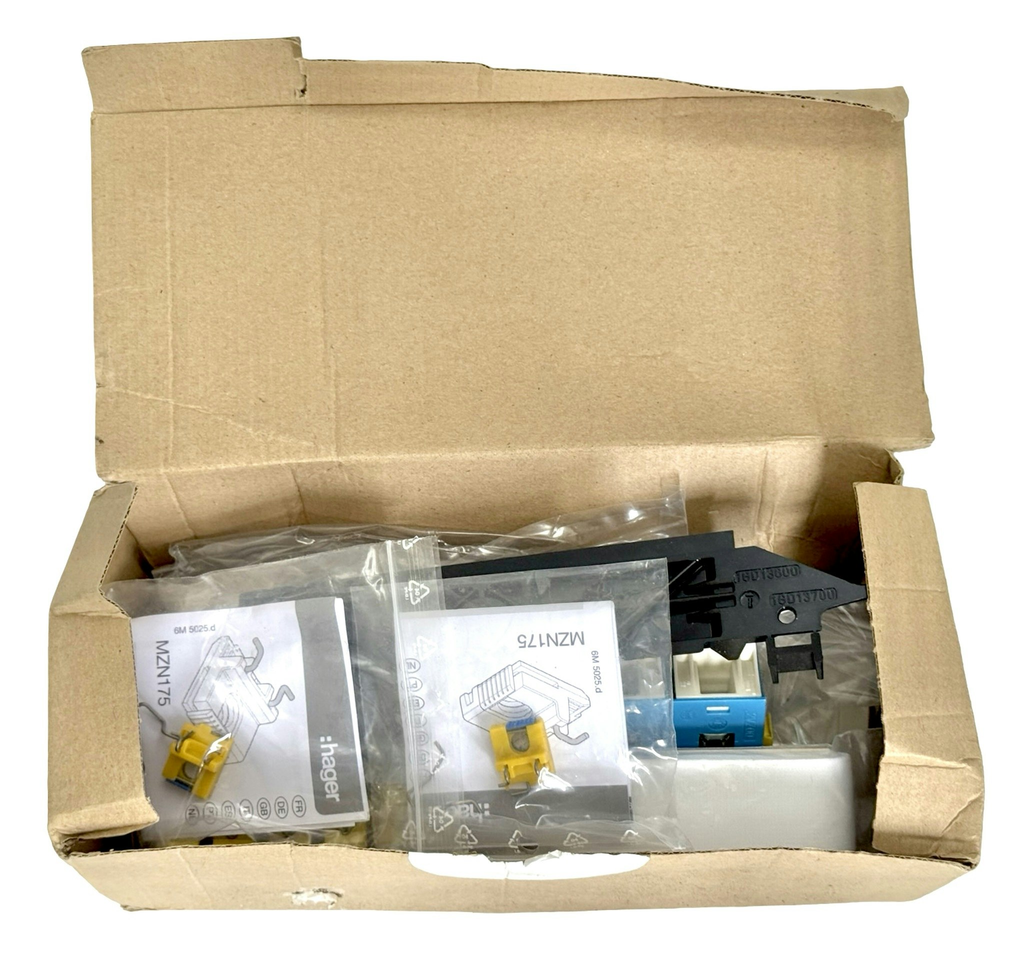 Hager Hager MZN175 - Fasskena, Fiberoptisk kontakt och panel m.m.