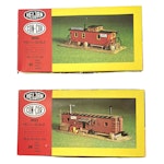 2 stk, Heljan 9032, 9033 HO-skala, Hus og dekorasjoner